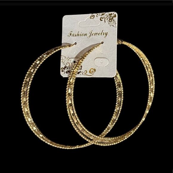 3/$25❗️Gold Tone Large Hoop Earrings - Picture 2 of 3